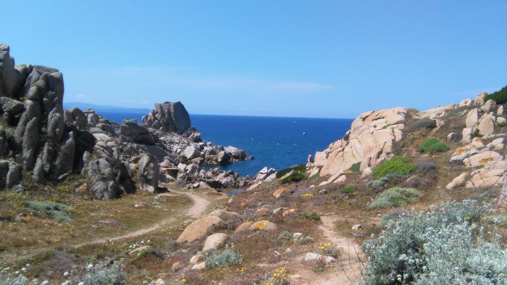 Luoghi del cuore - Sentiero per la valle della luna Luoghi del cuore - Sentiero per la valle della luna