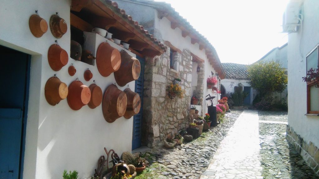 Tuili. Cortile di un'abitazione privata