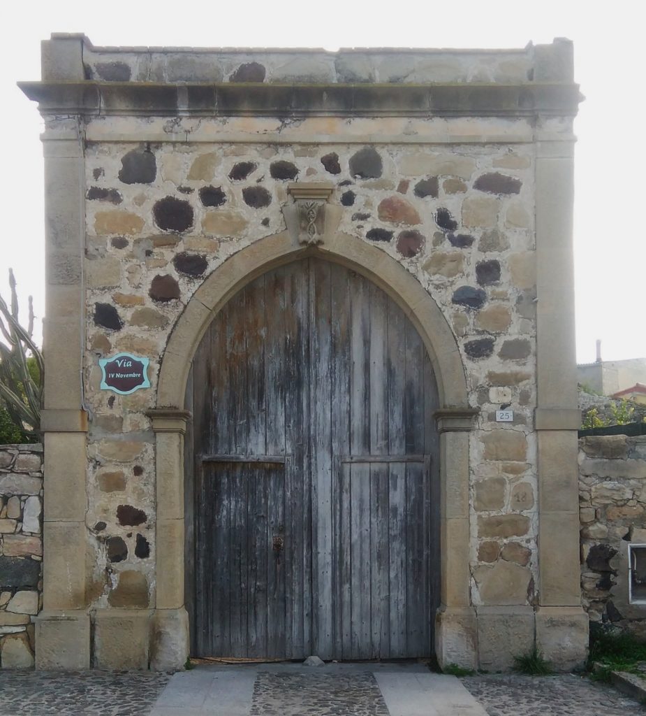 Tuili antichi portali