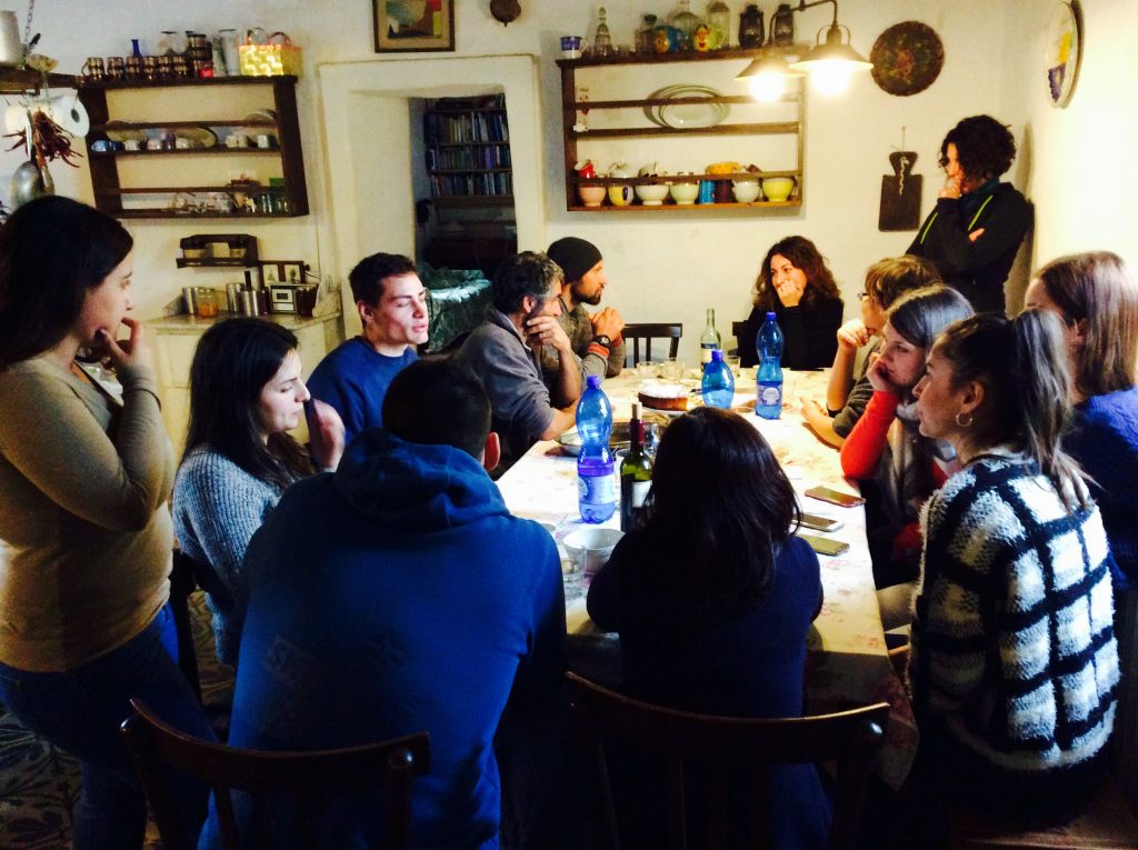 Tutti intorno al tavolo