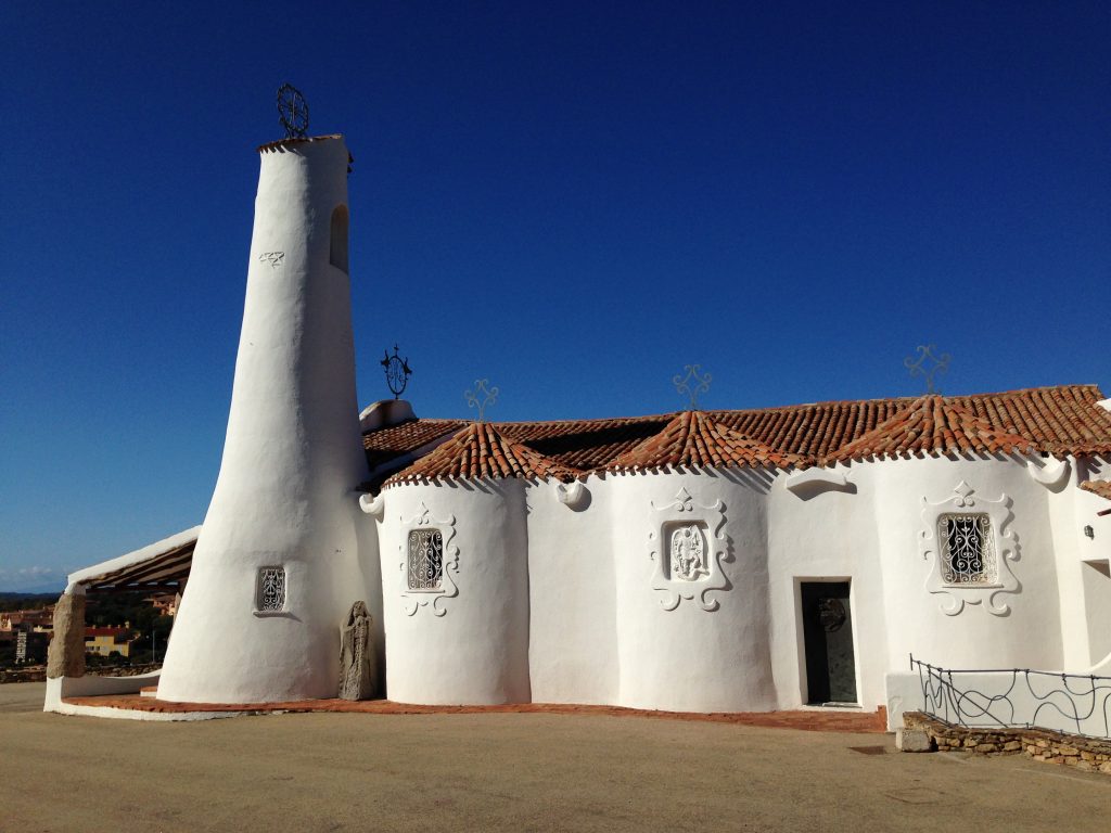 Il Campanile conico della chiesa Stella Maris