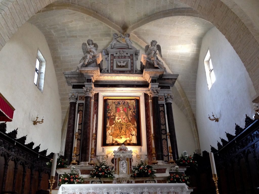 La pala del Maestro di Castelsardo e l'altare in marmo