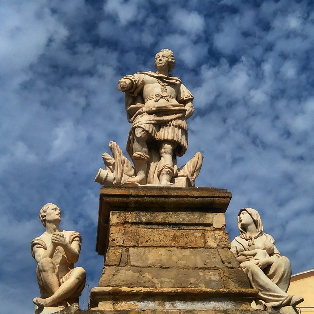 La statua del Re