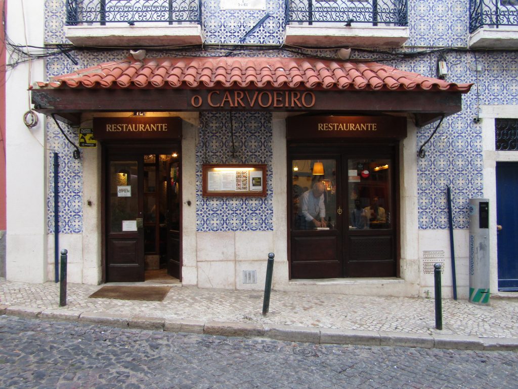 Le case di Lisbona ricoperte di azulejos